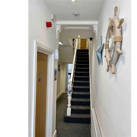 Oyo Hillcrest Studio Apartments كْليثوربس المظهر الخارجي الصورة