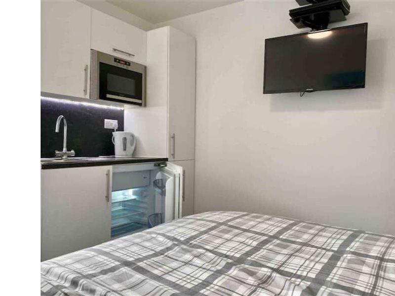 Oyo Hillcrest Studio Apartments كْليثوربس المظهر الخارجي الصورة